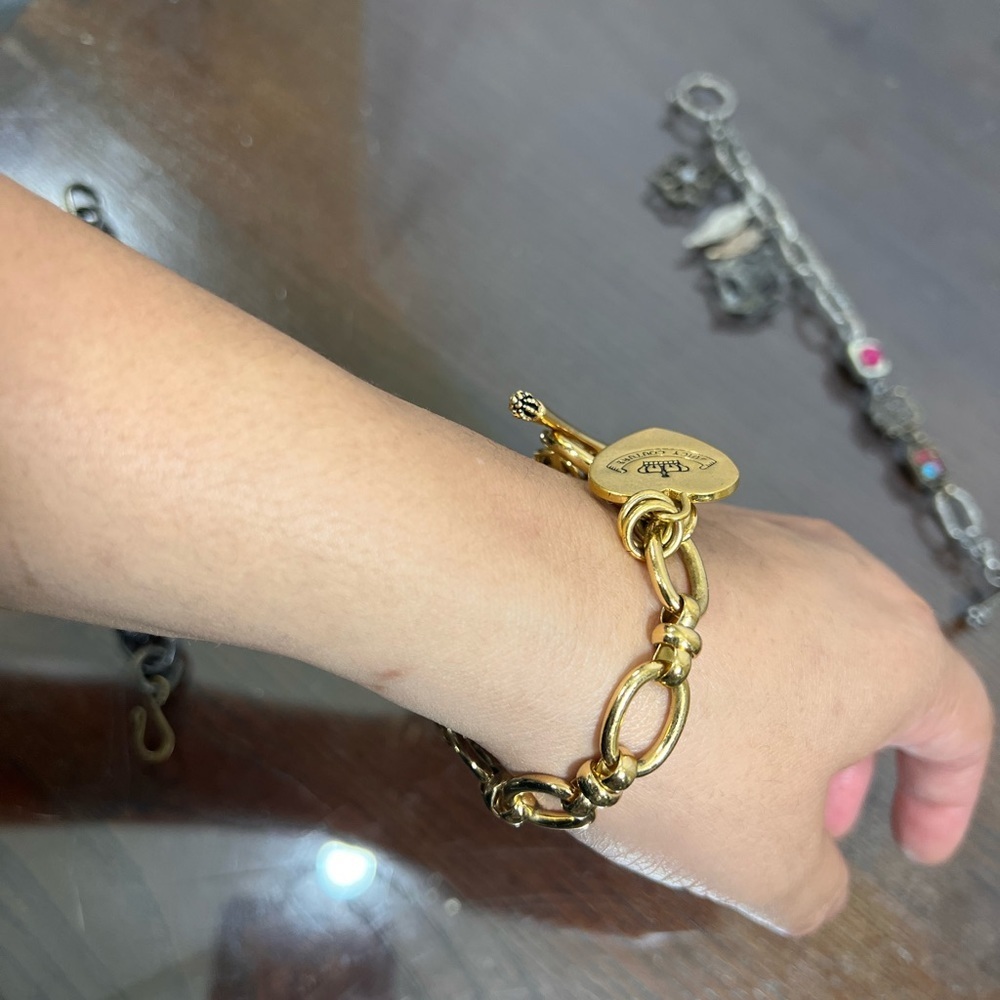 JUICY COUTURE, LUCKY BRAND & a Boutique bracelet. Lot of 3 all in good condition - Picture 5 of 16